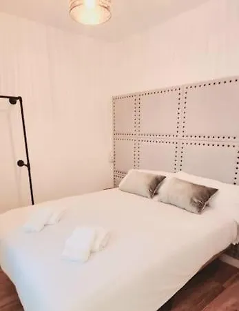 En El Centro Bajo A * Cádiz