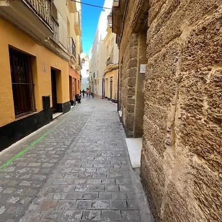 En El Centro Bajo A * Cadiz