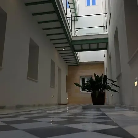 En El Centro Bajo A *