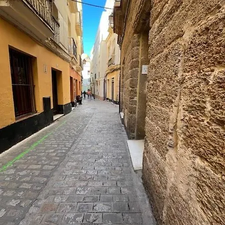 En El Centro Bajo A * Cádiz